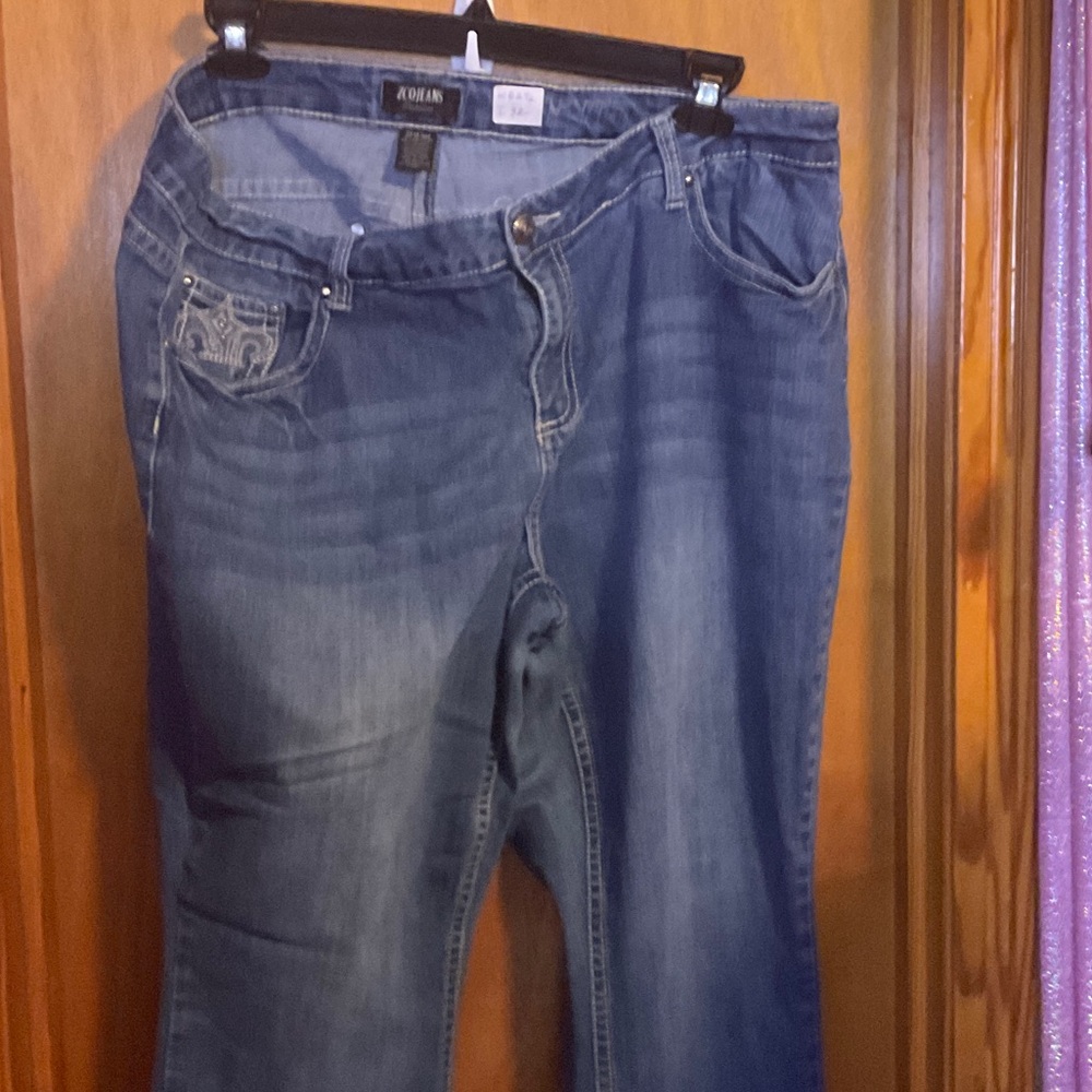 Women’s Bootcut Jeans in Medium Blue - Casual Everyday Style